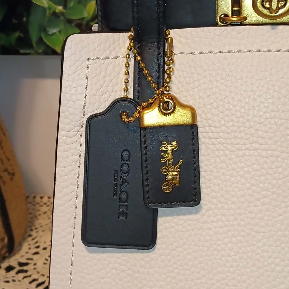 🖤 🤍 COACH SATCHEL - Picture 2 of 7